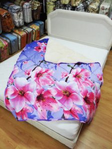 Двулицев юрган с плюш - Крем и цветя