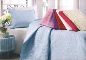 Шалте за легло Ултра лукс цвете - стил и свежест - Финно, безшевно капитонирано покривало с красиви флорални и цветни мотиви.