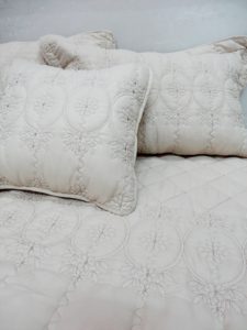 Луксозно шалте за легло Флорал бежов